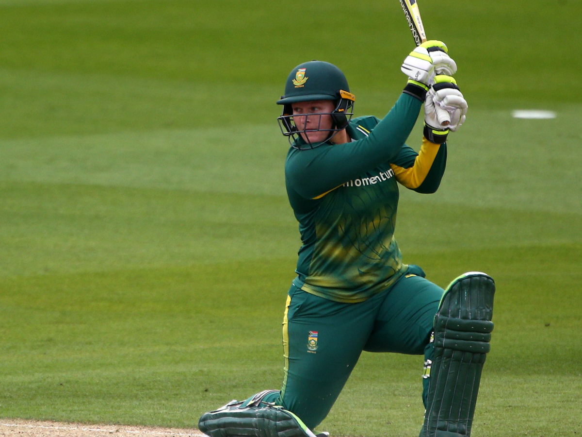 Lizelle Lee’s sudden retirement hints at divide in South African Women’s side