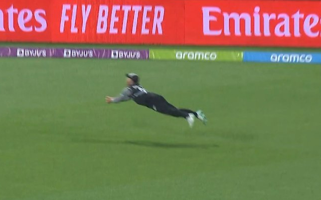 Watch: Glenn Philips takes a screamer to dismiss Marcus Stonis in 20-20 World Cup 2022